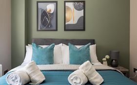 Comfy & Central 1Br Apartment Perfect For Business Or Leisure Stays
